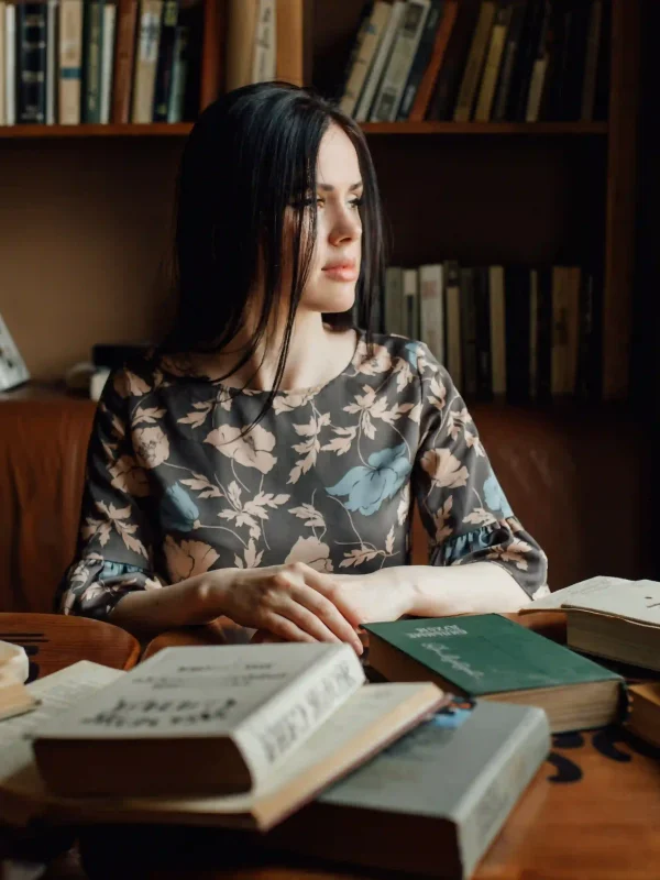 Warum ist Literaturkritik wichtig für ein tieferes Textverständnis?