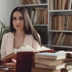 Wie gelingt die Analyse moderner Poesie erfolgreich und tiefgründig?