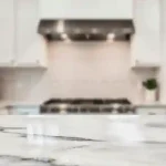 Wie ein Steinmetz langlebige und stilvolle Steinlösungen für Ihr Haus schafft
